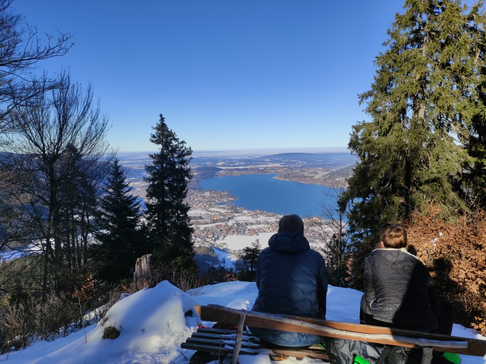 Wanderung Ringspitz Nordanstieg: Wanderung Ringspitz Nordanstieg: Aussicht über Bad Wiessee zum Nordende Tegernsee (Ringspitz)