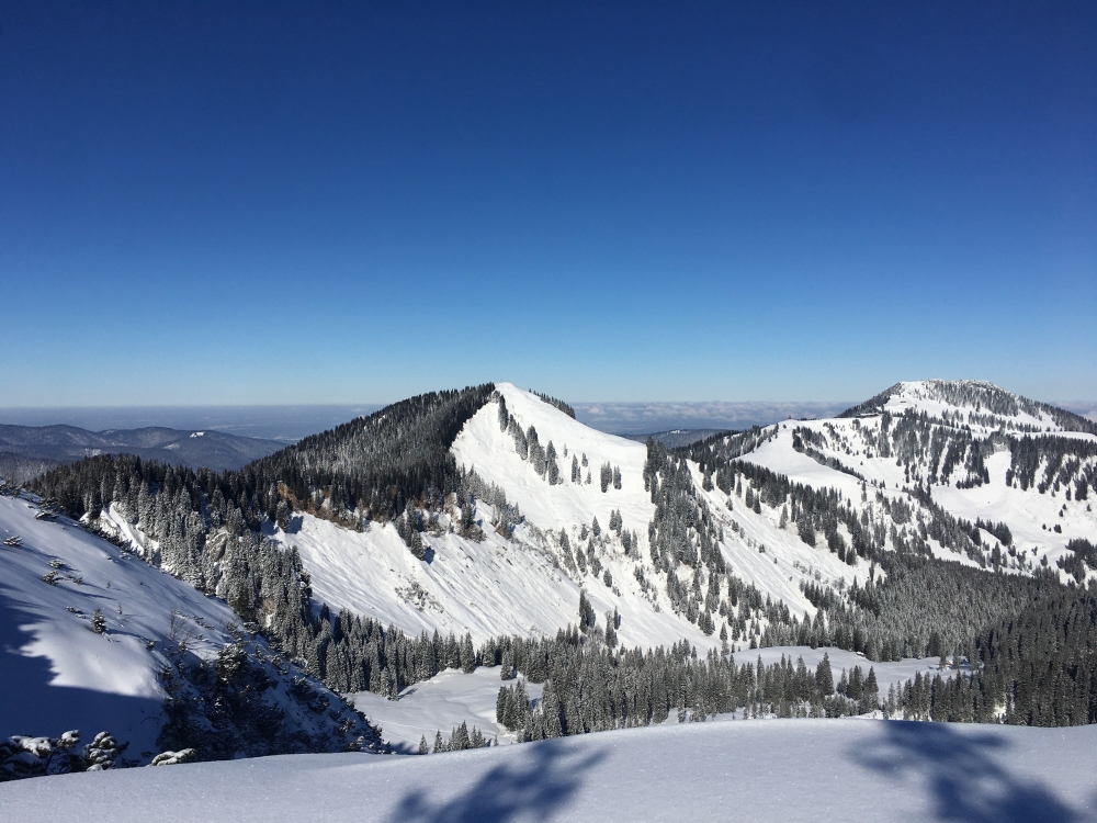 Wanderung Risserkogel: Blick auf den Setzberg (links) und Wallberg (rechts)