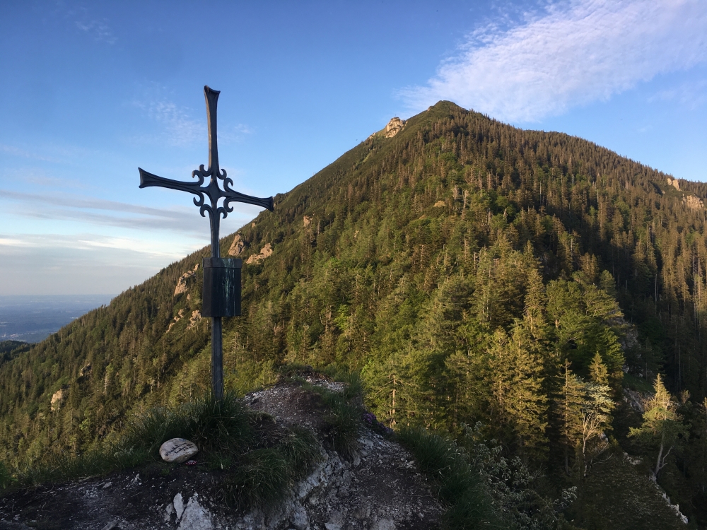 Wanderung Rötlwandkopf mit Bründlingköpfl: Wanderung Rötlwandkopf mit Bründlingköpfl: Blick auf den Hochfelln (Rötlwandkopf)