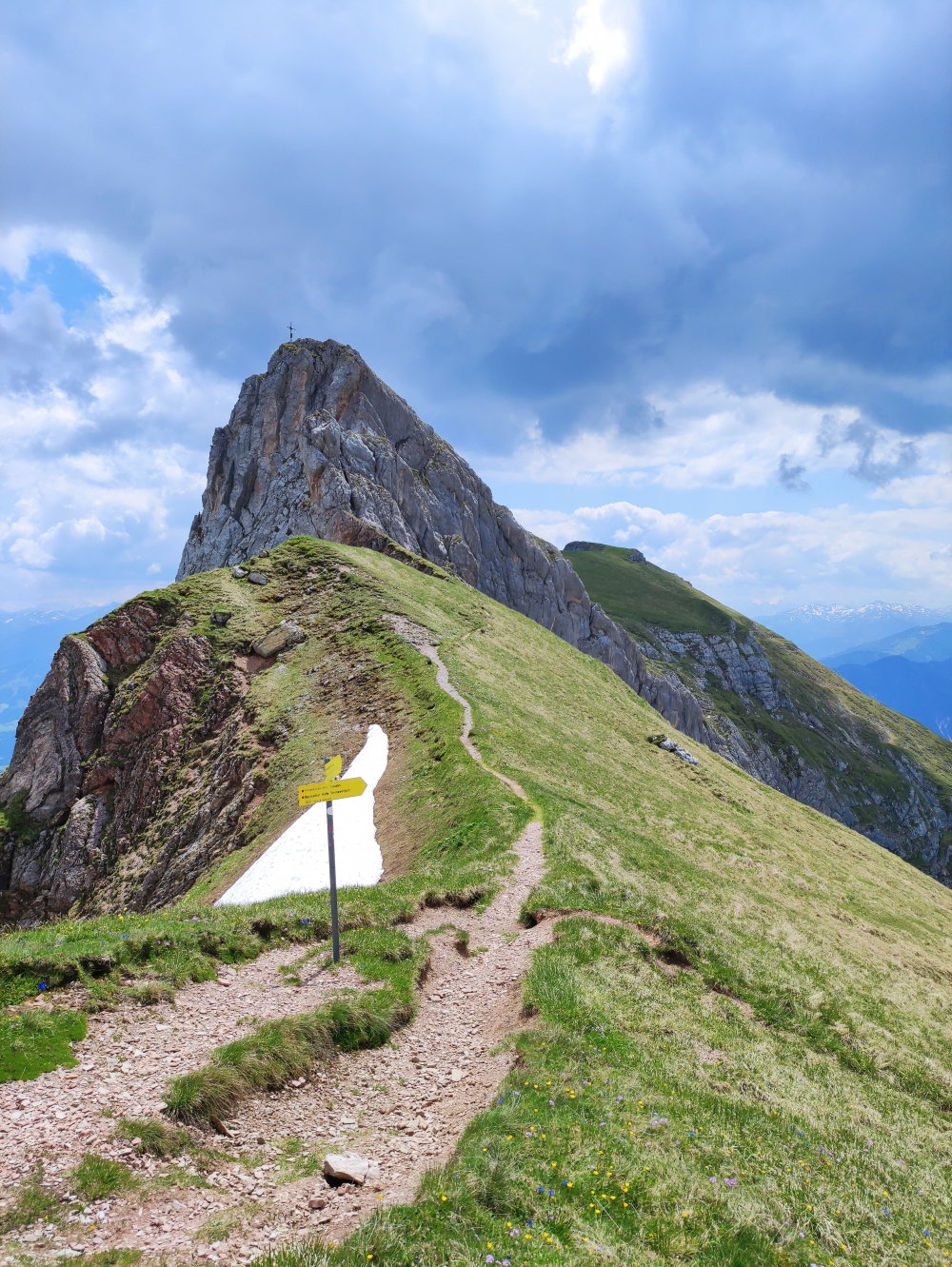 Bike & Hike Rofanspitze: Blick auf den Sagzahn
