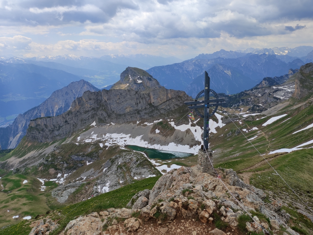 Bike & Hike Rofanspitze: Bike & Hike Rofanspitze: Blick über den Grubersee zur Haidachstellwand (Rofanspitze)