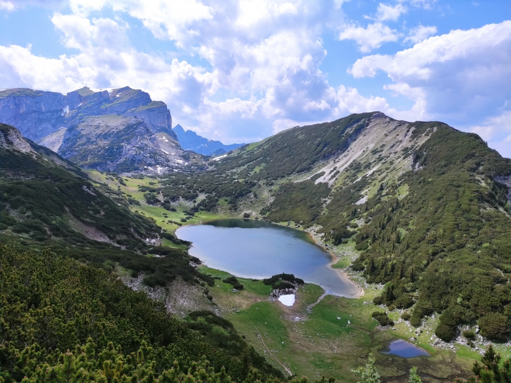 Bike & Hike Rofanspitze: Blick auf Rofanspitze (links), Hochiss ganz hinten und Marchspitze rechts über dem Zireiner See