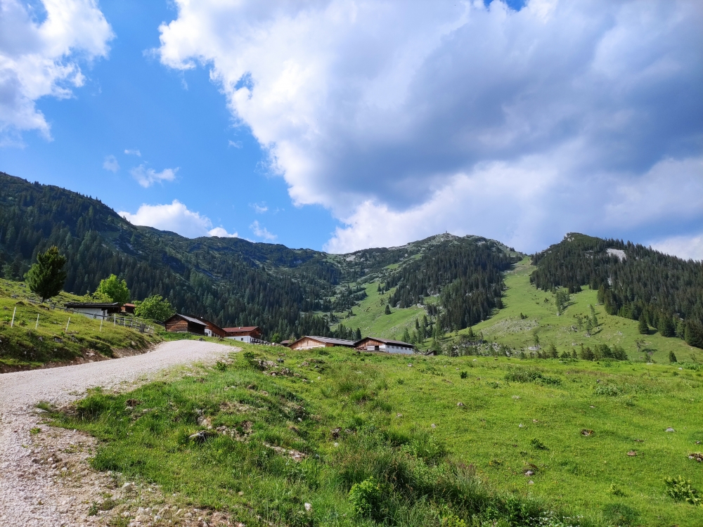 Bike & Hike Rofanspitze: Schotterstraße zur Ludoialm