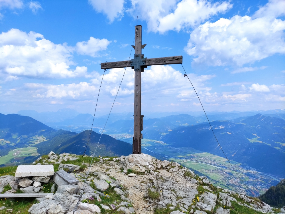 Bike & Hike Rofanspitze: Bike & Hike Rofanspitze: Gipfelkreuz mit Inntal-Blick (Roßkogel)