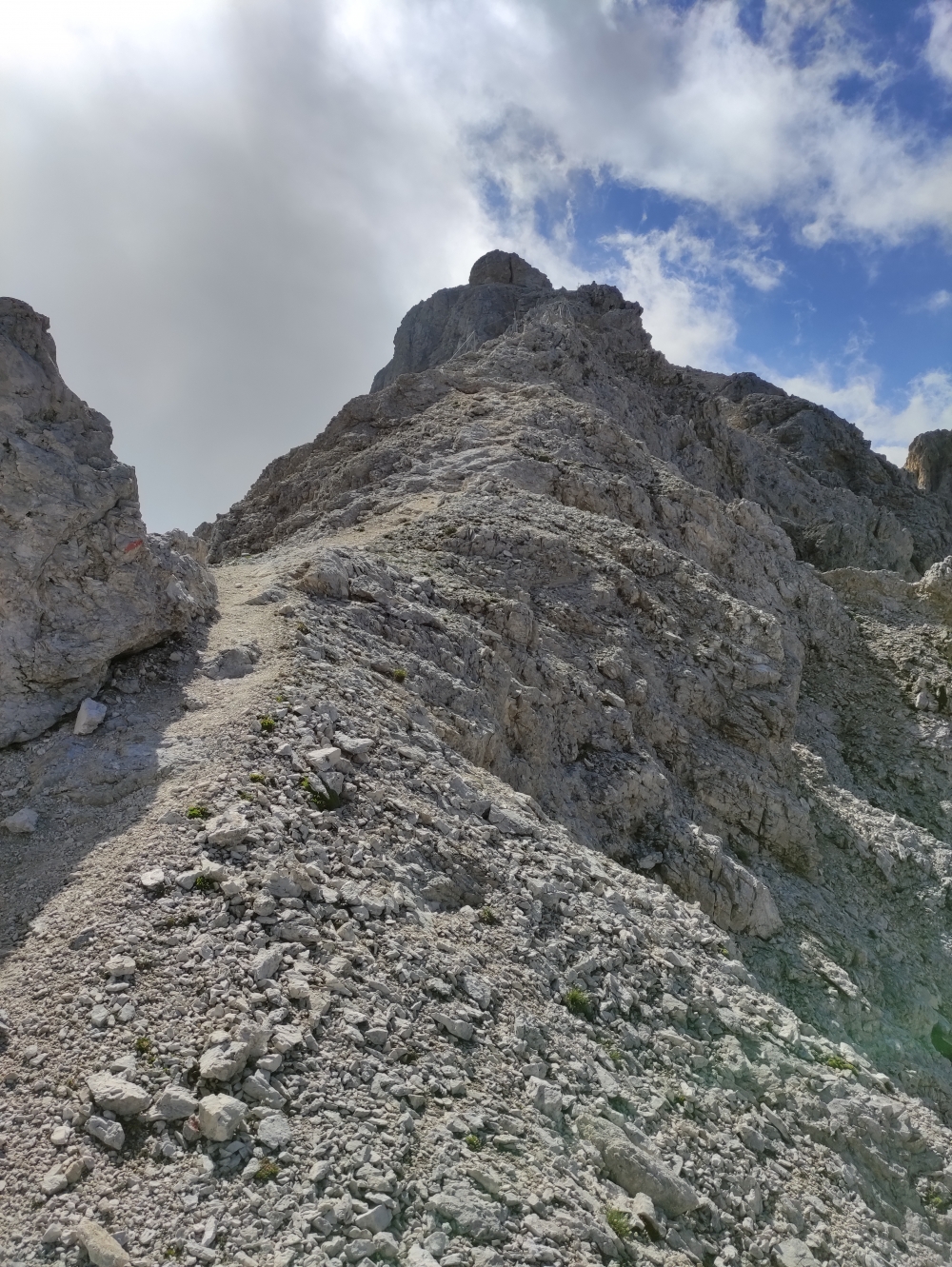 Laurenzi Klettersteig und Maximiliansteig: Unversicherter Grat gegen Süden