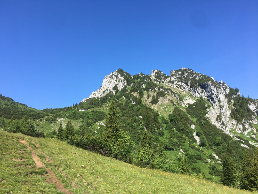 Wanderung Rund um den Hochmiesing: Bei der Bergwachthütte beginnt der Abstecher in die Schnittlauchrinne