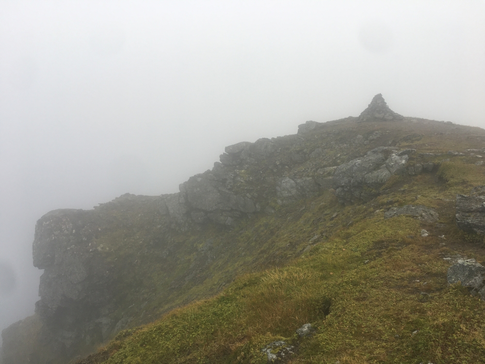 Wanderung Middagstinden: Wanderung Middagstinden: Der Gipfel leider in Wolken (Ryten)