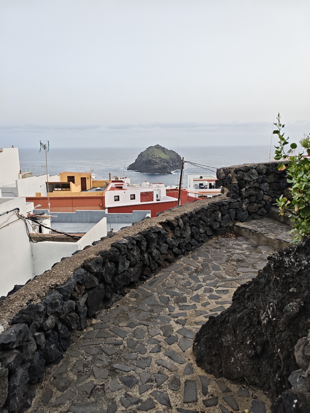 Wanderung Camino de El Lance: Aufstieg im Ort