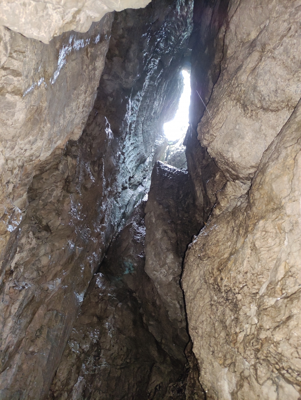 Schacht unterhalb der Reindler Scharte: Innen nach oben fotografiert