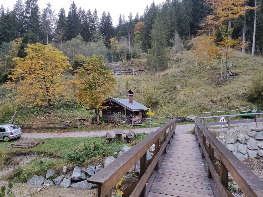 Wanderung Latschenköpferl zum Schoberwaldkreuz: An der Leine entlang