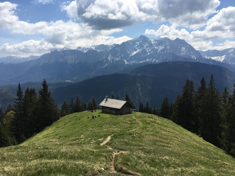 Wanderung Schellschlicht: Wanderung Schellschlicht: Die Schellalm mit der Zugspitze