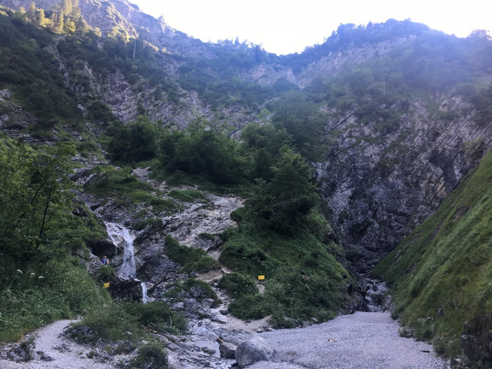 Wanderung Schildenstein: Am Ende des Tales der Felsweissach beginnt der schwarze Anstieg durch die Wolfsschlucht