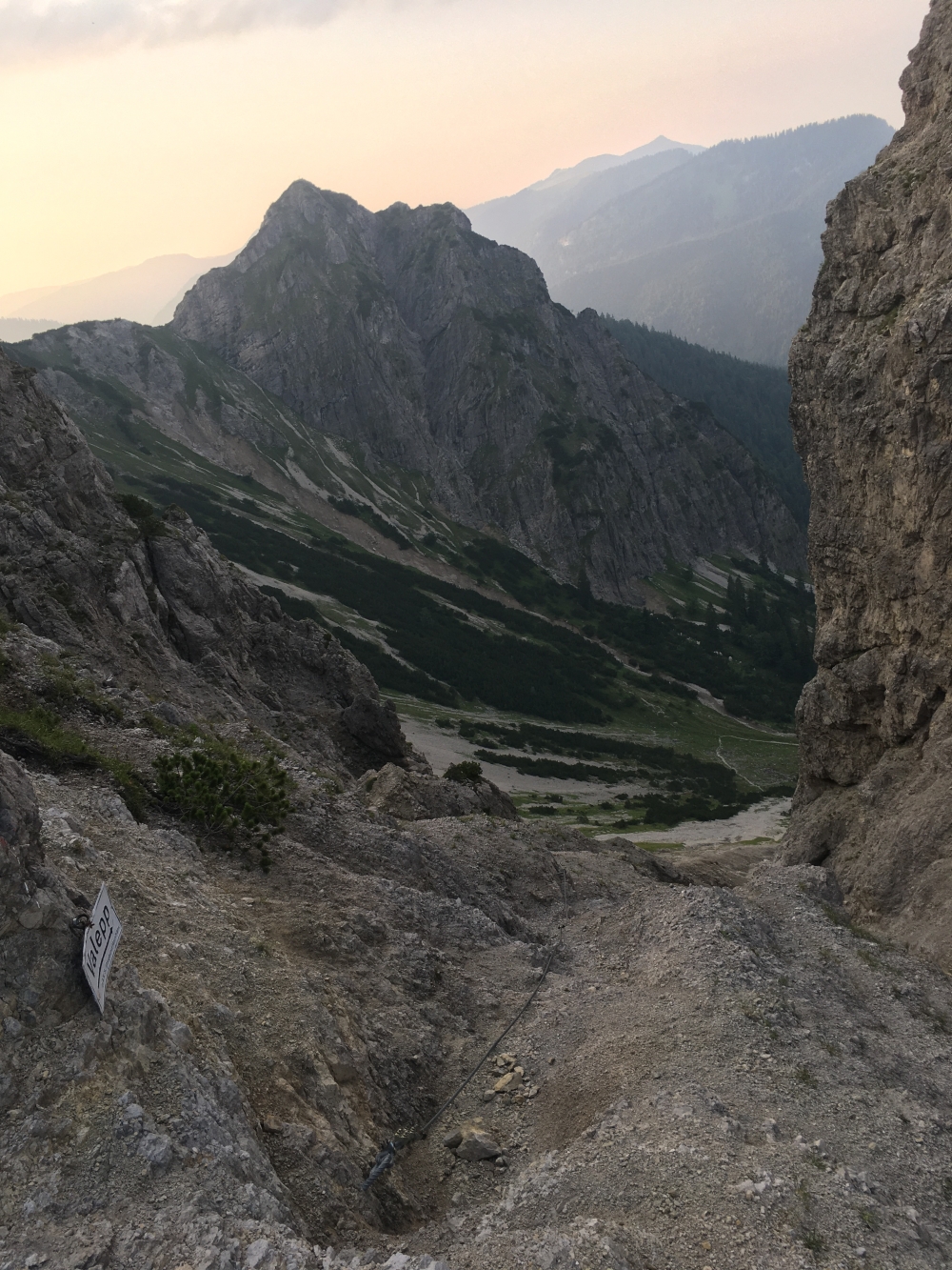 Wanderung Österreichischer Schinder: Wanderung Österreichischer Schinder: Blick vom Schindertor hinab ins Schinderkar