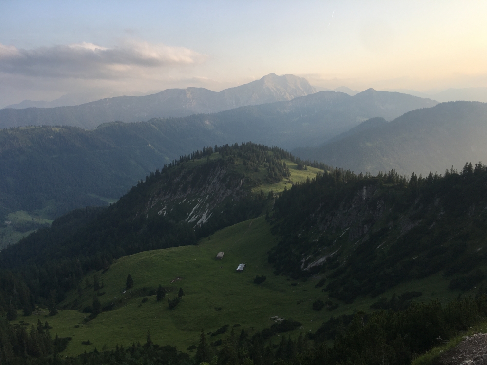 Wanderung Österreichischer Schinder: Wanderung Österreichischer Schinder: Blick nach Süden zur Ritzelbergalm (Schindertor)