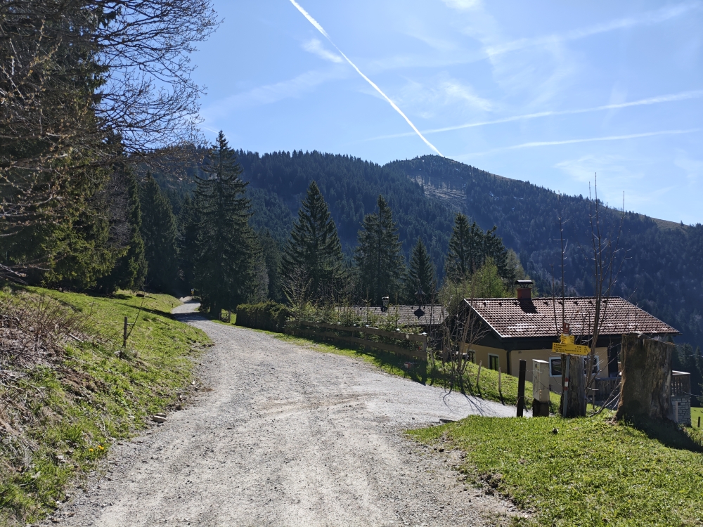 Wanderung Schmittenstein: An der Ferienhaussiedlung Formau vorbei