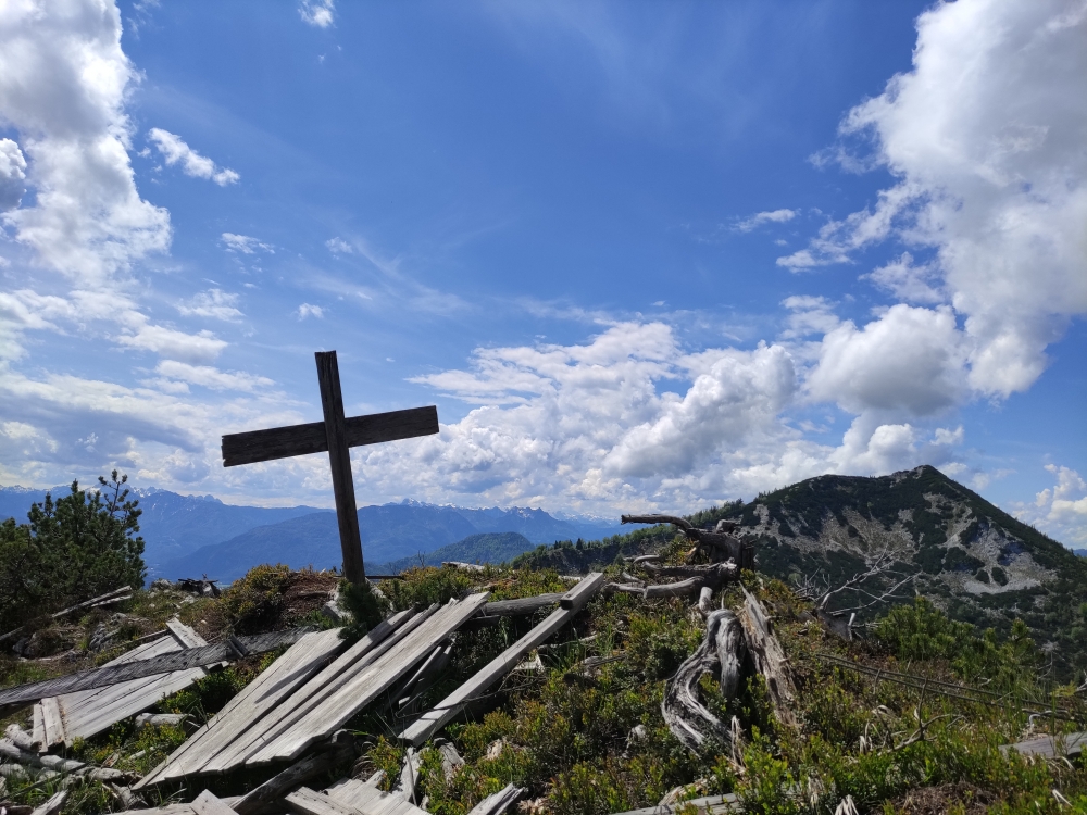 Klettersteig Feuerkogel-Abstieg über Kaiserweg: Klettersteig Feuerkogel-Abstieg über Kaiserweg: Gipfelkreuz (Schneekogel)