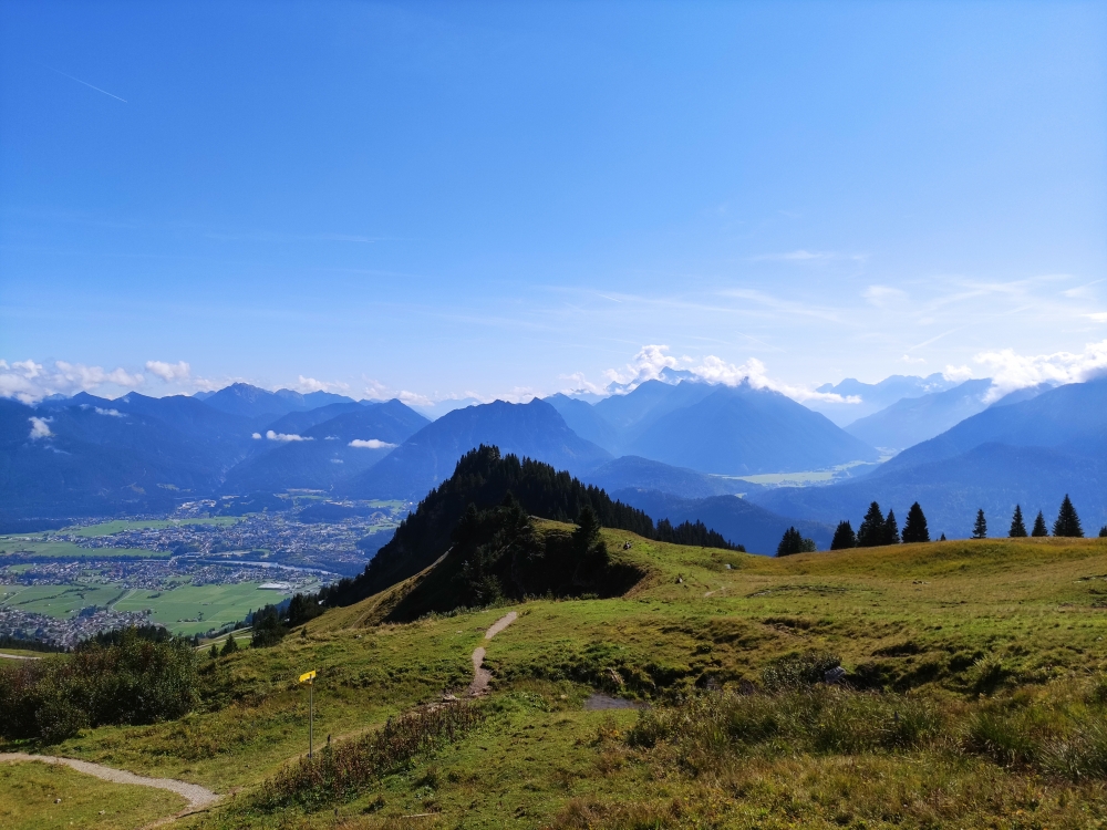 Wanderung Gaichtspitze bis Schneidspitze: Blick übers Hornbergle nach Osten