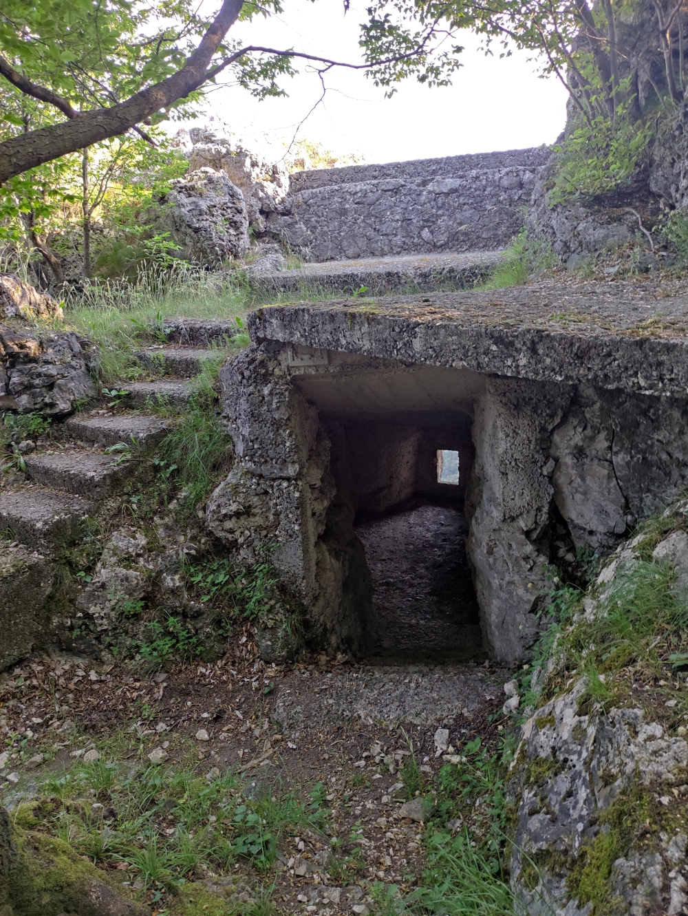 Wanderung Monte Pravello: Wanderung Monte Pravello: Cardorna-Linie (Schützengraben Cardorna-Linie)
