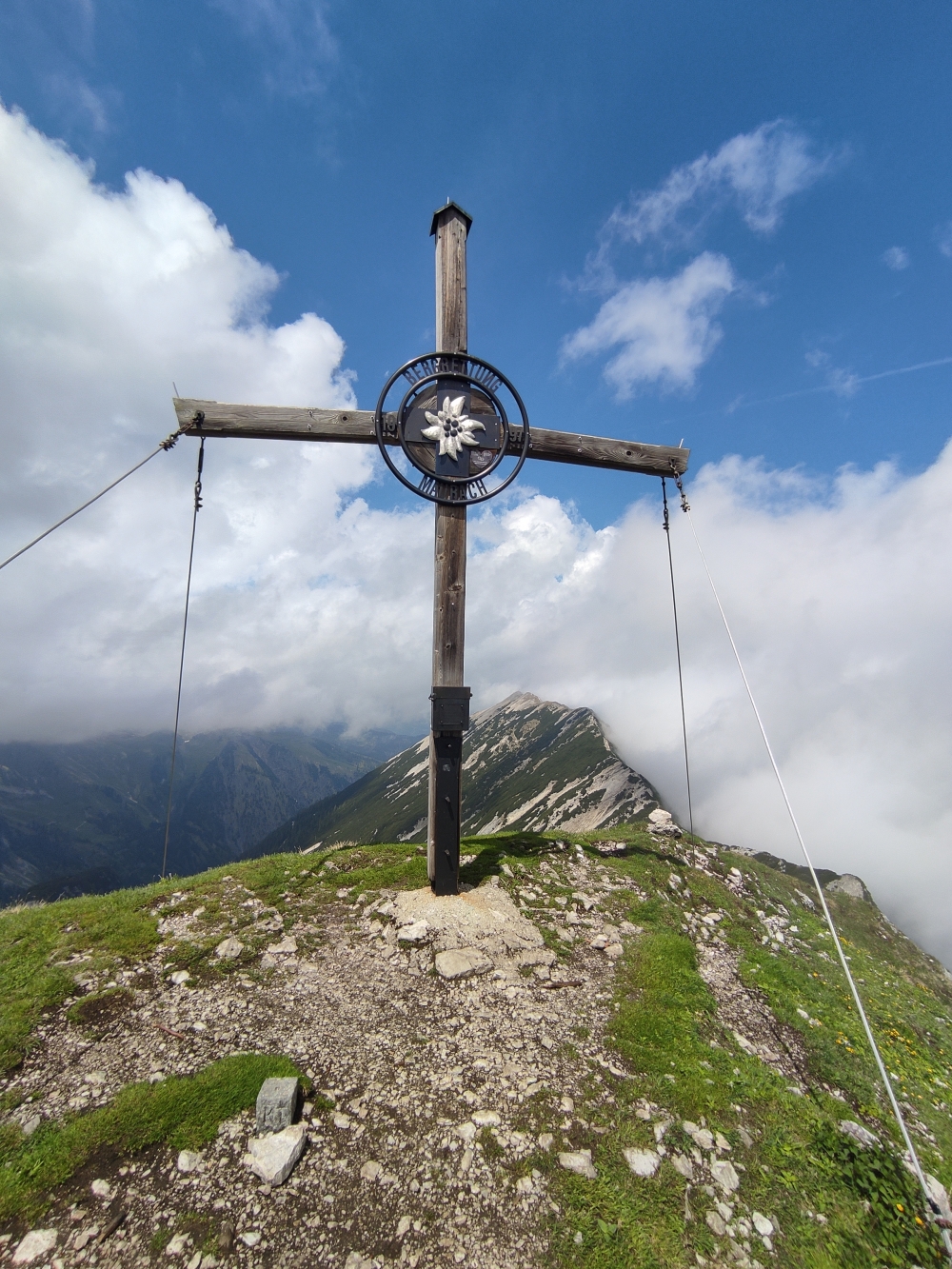 Wanderung Seekarspitze und Seebergspitze : Wanderung Seekarspitze und Seebergspitze : Gipfelkreuz (Seebergspitze)