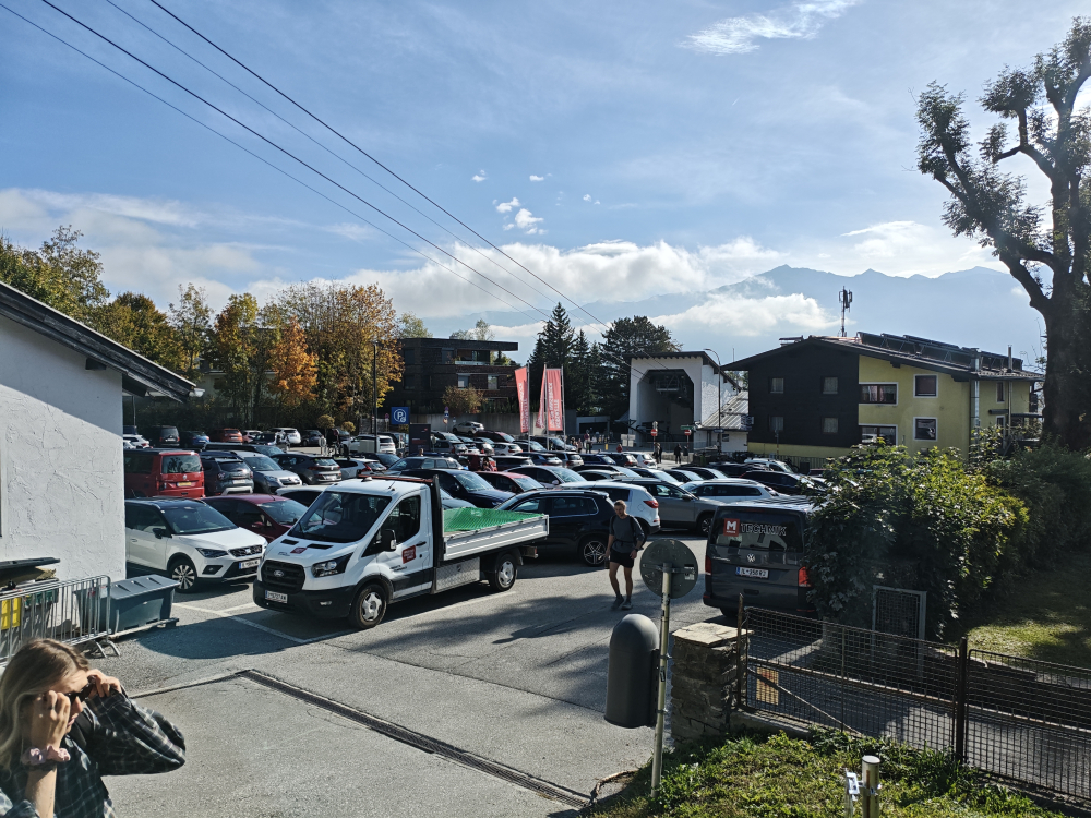 Wanderung Hafelekarspitze: Wanderung Hafelekarspitze: Talstation und Parkplatz