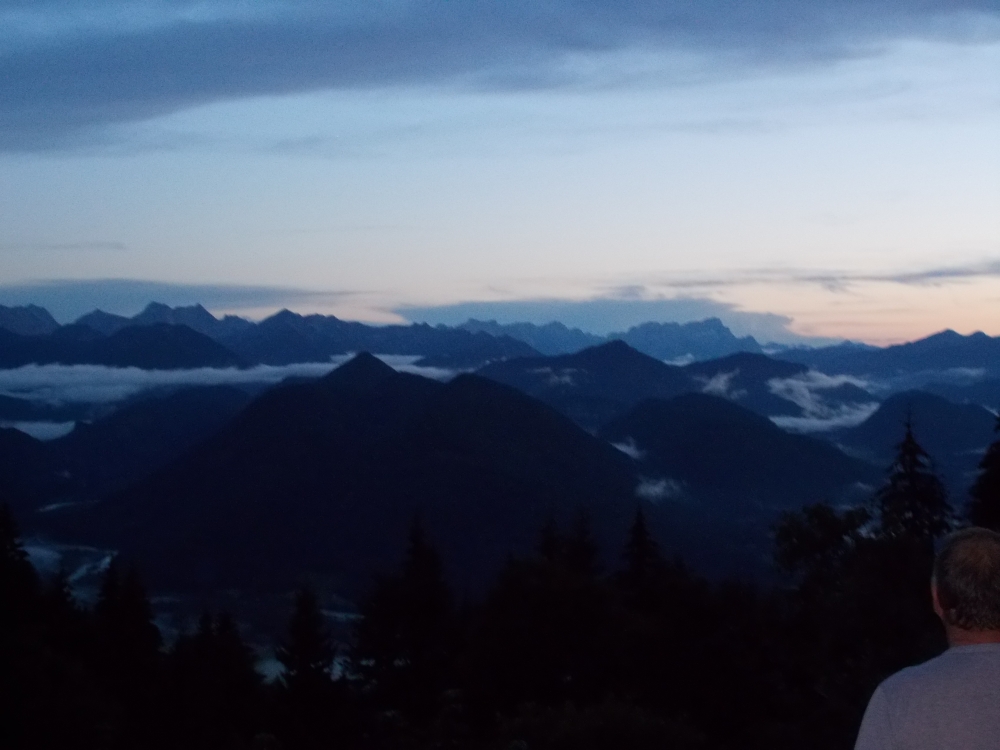 Wanderung Grasleitenkopf: Wanderung Grasleitenkopf: Abendlicher Ausblick (Lenggrieser Hütte)