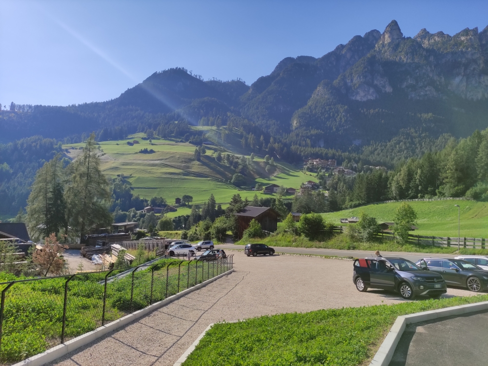 Klettersteig Kesselkogel: Klettersteig Kesselkogel: Parkplatz an der fast unsichtbaren Talstation