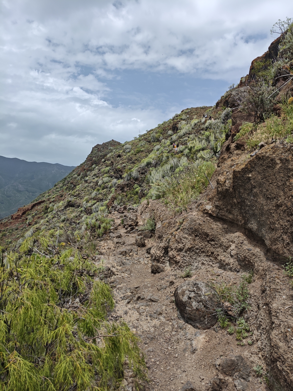 Wanderung Semáforo: Ein schmaler Steig zum Vorgipfel La Atalaya