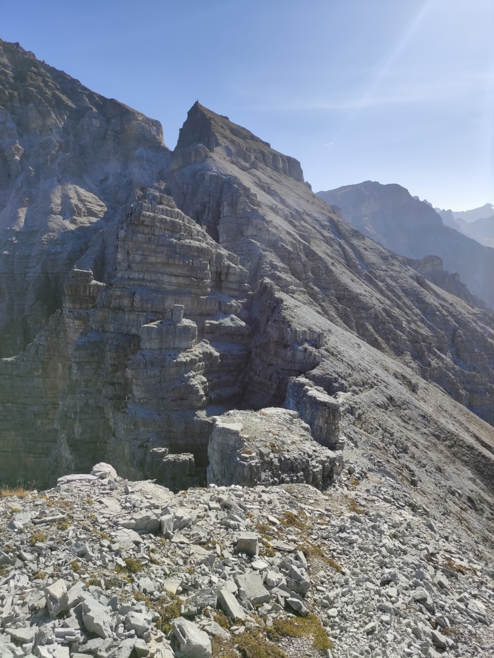 Wanderung Serles über Sonnenstein: Tatsächlich führt hier ein Steig entlang