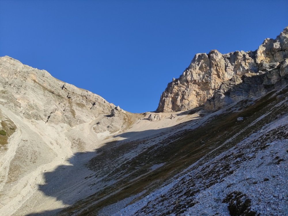 Wanderung Serles über Sonnenstein: Der Weg zum Serlesjöchl