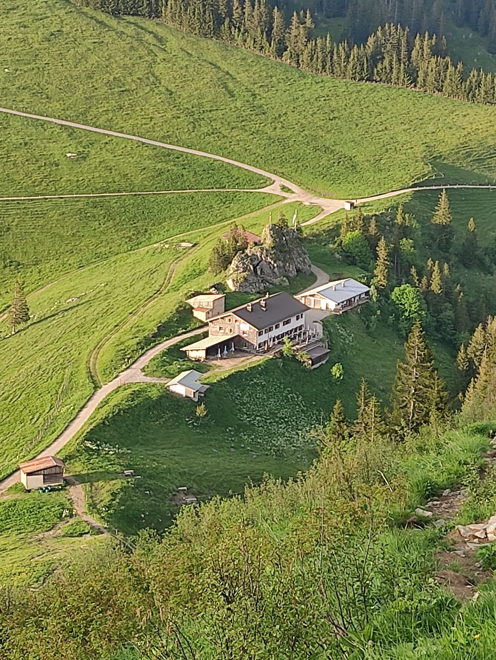 Wanderung Setzberg: Blick auf das Berghotel Altes Wallberghaus