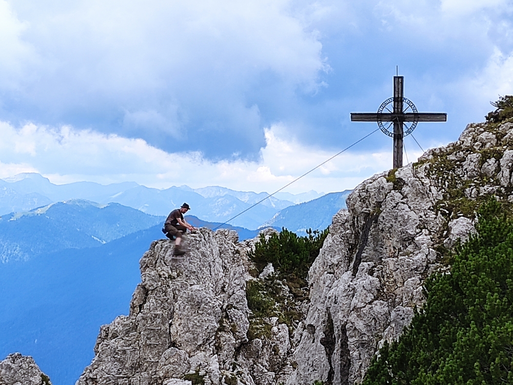 Wanderung Seinskopf: Wanderung Seinskopf: Zum Gipfelkreuz über ein paar Bügel (Signalkopf)