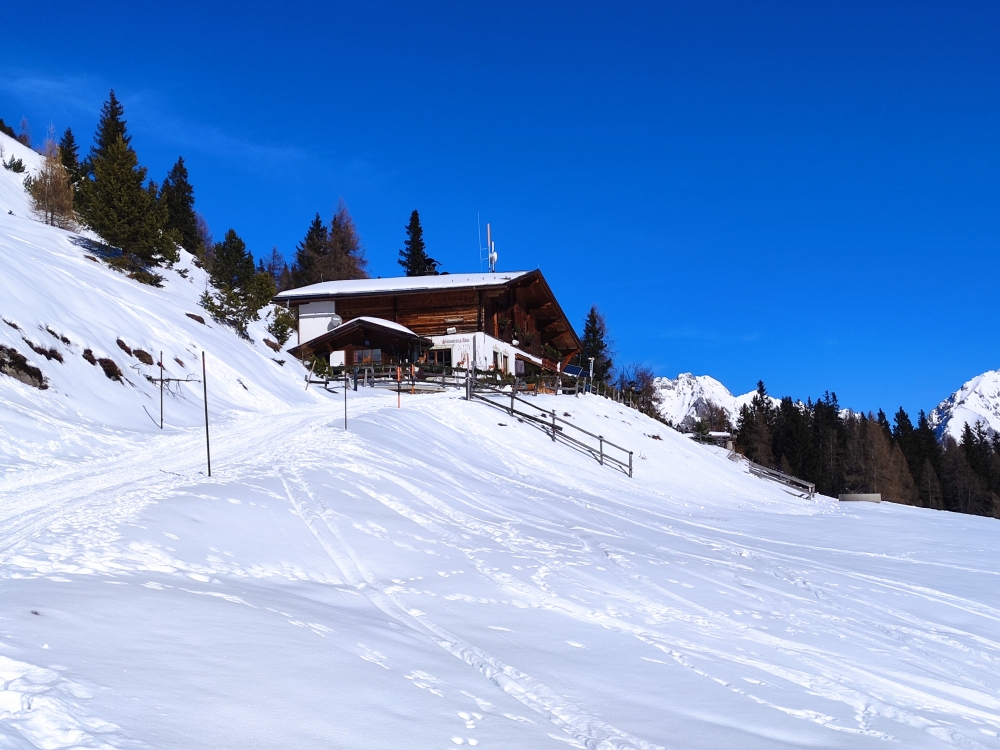 Wanderung Simmering: Wanderung Simmering: Simmering-Alm mit Rodelverleih (Simmering Alm)