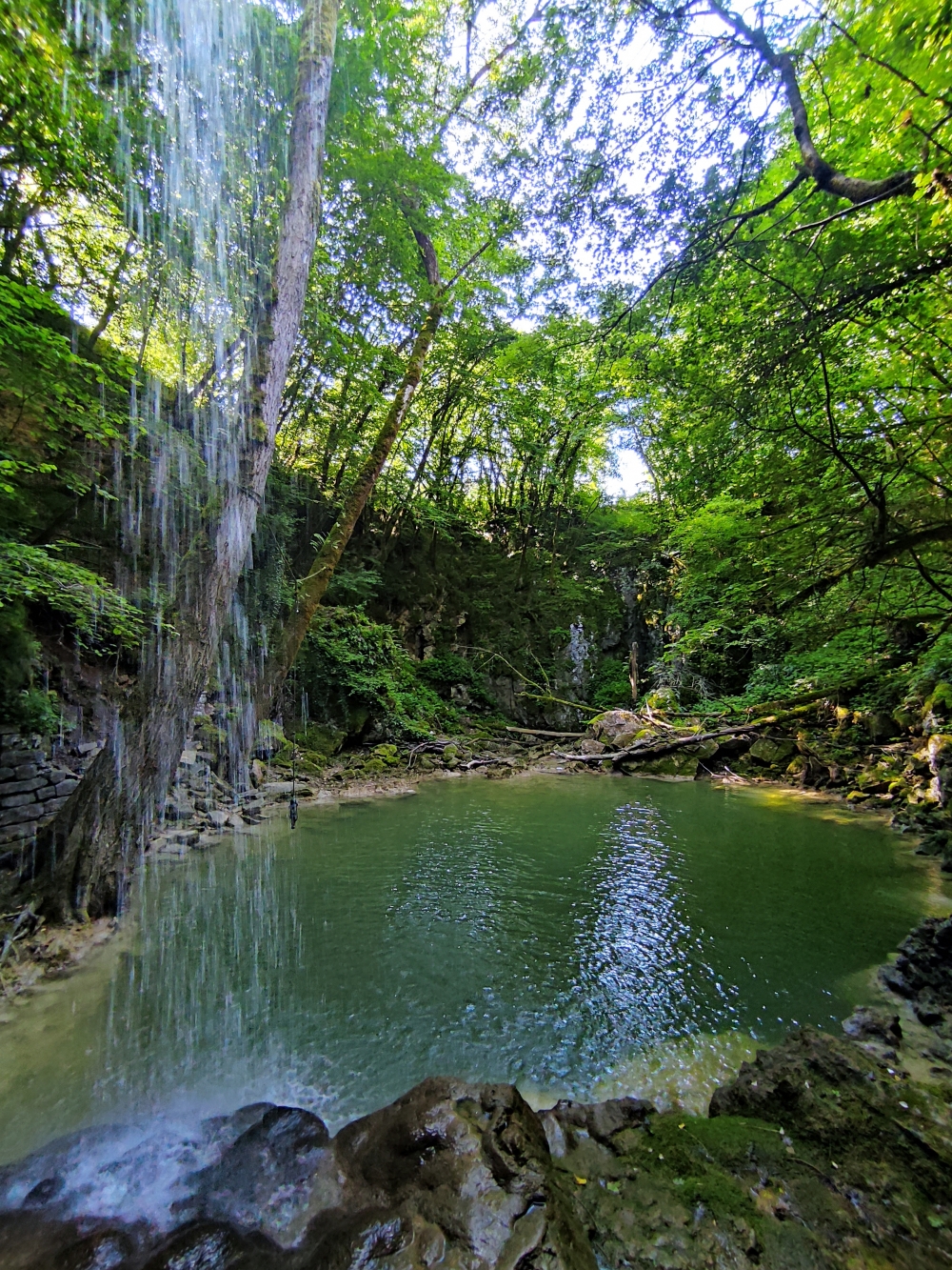 Wanderung Slap Butori: Wanderung Slap Butori: Hinter dem Wasserfall (Slap Butori)