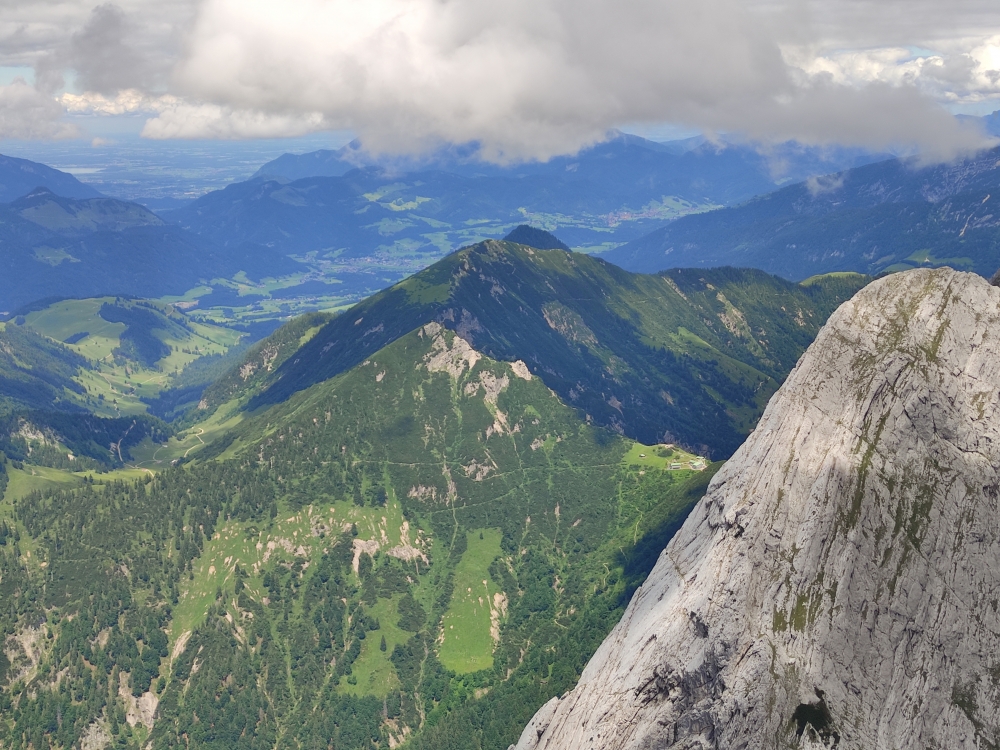 Klettersteig Hackenköpfe und Sonneck: Klettersteig Hackenköpfe und Sonneck: Blick zum Strippenhochhaus und Stripsenkopf (Sonneck)