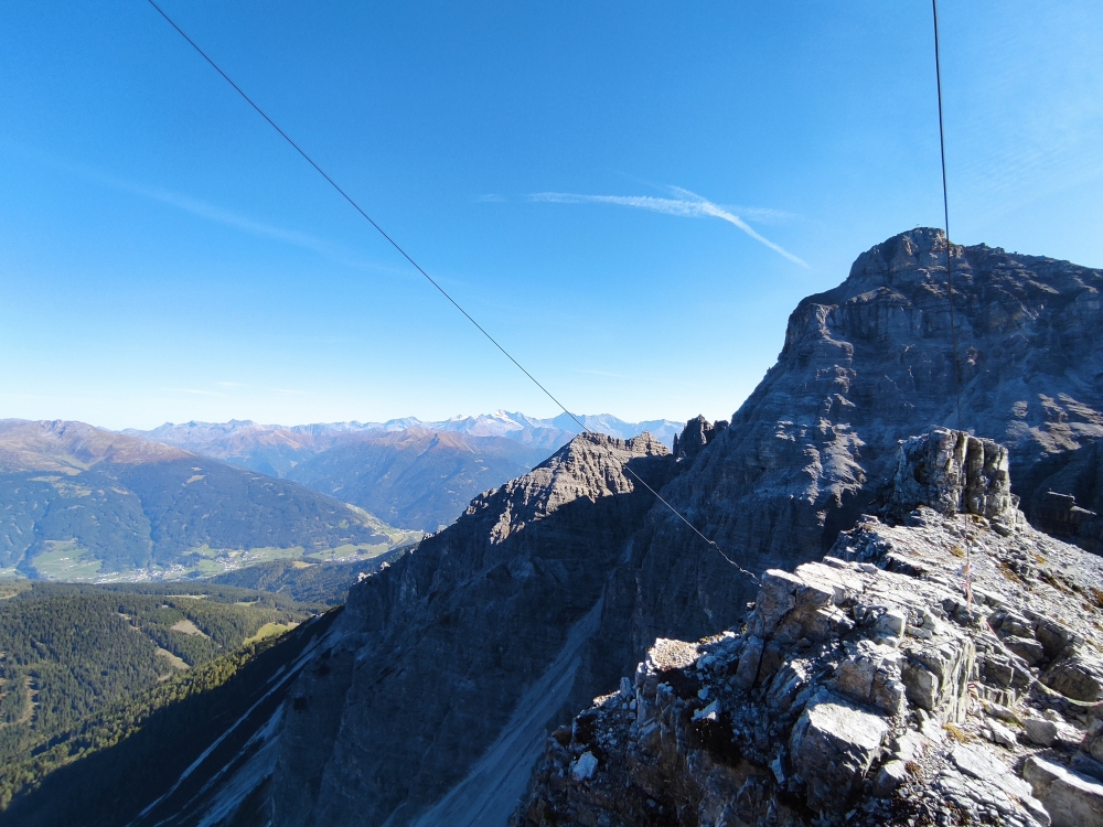 Wanderung Serles über Sonnenstein: Wanderung Serles über Sonnenstein: Blick auf den Nachbarn Serles und zum Olperer in der Ferne (Sonnenstein)