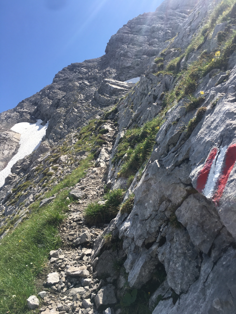 Wanderung Sonnjoch-Überschreitung: Im oberen Teil dann über schmale Bänder und zwei kurze I-er Kletterstellen