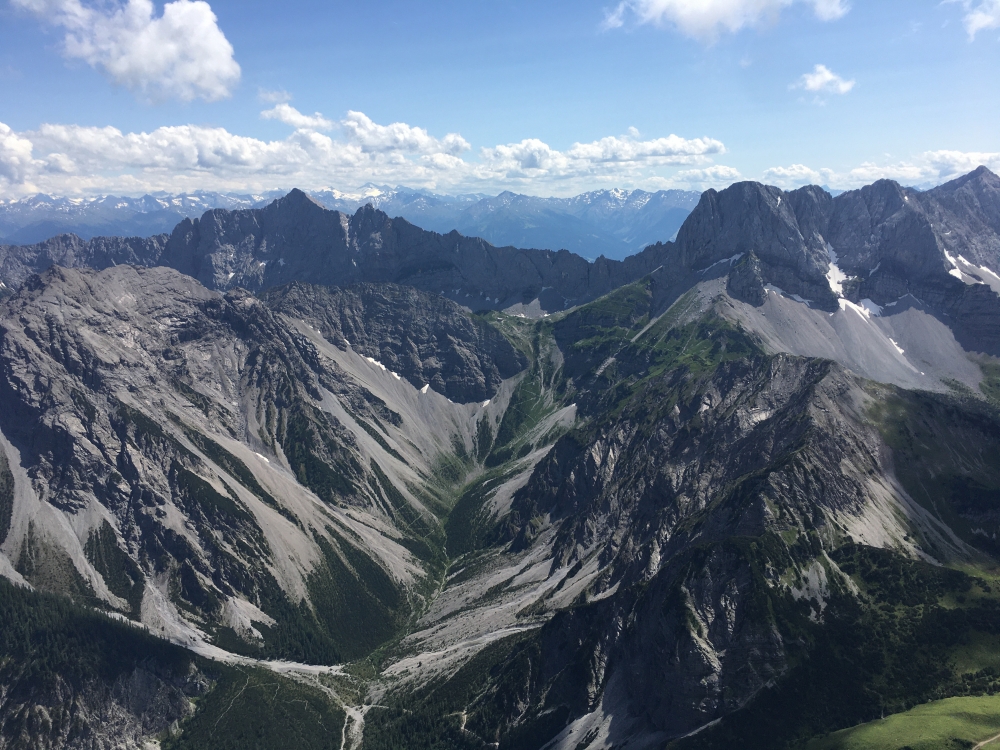 Wanderung Sonnjoch aus der Eng: Wanderung Sonnjoch aus der Eng: Blick zur Lamsenjochhütten (Bildmitte) (Sonnjoch)