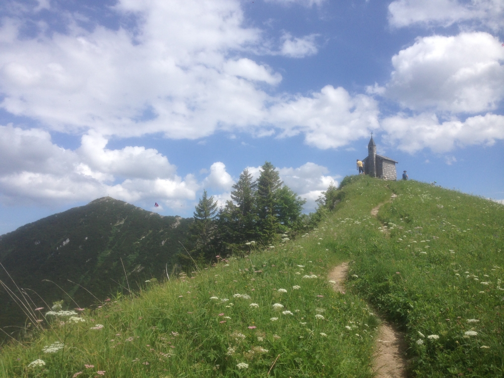 Wanderung Brecherspitz Nord: Wanderung Brecherspitz Nord: Die letzten Meter zur Kapelle (St. Leonhard)