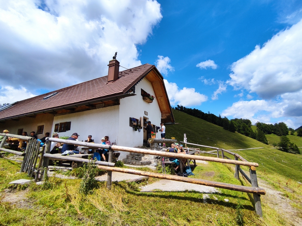 Wanderung Rabenkopf: Wanderung Rabenkopf: Käsebrot und Kuchen auf der Staffelalm