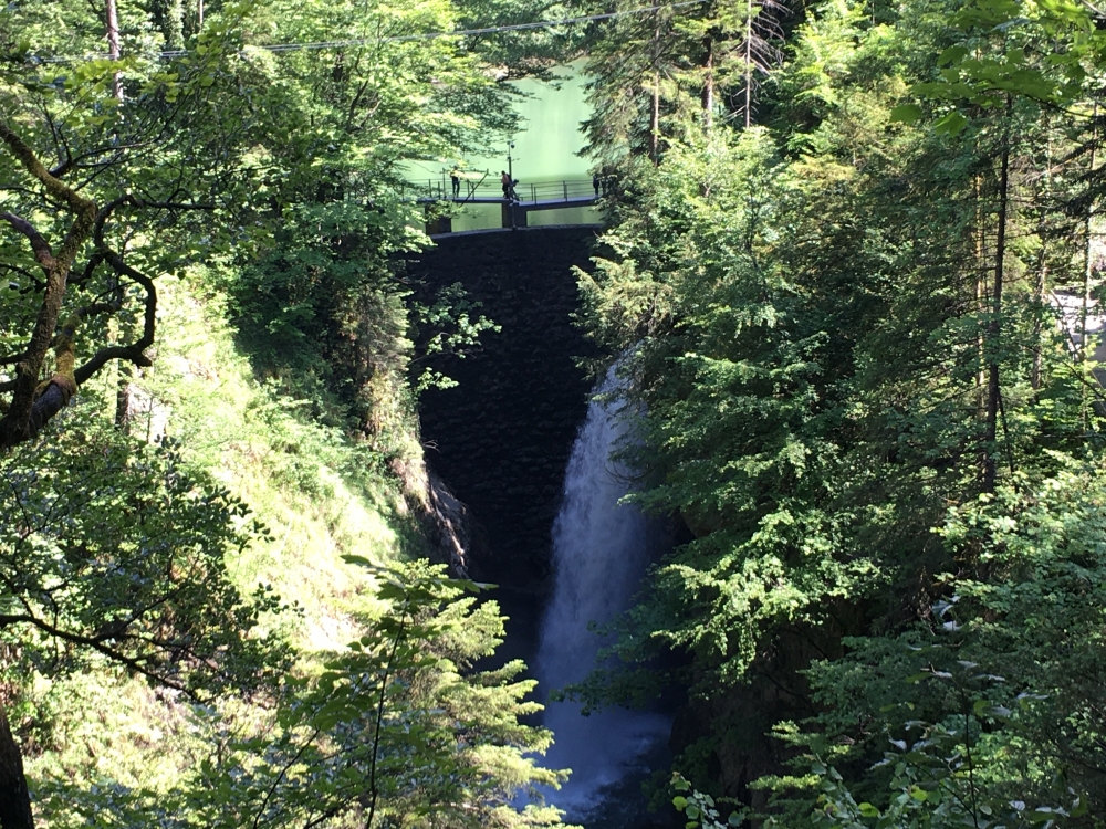 Wanderung Staufen: Wanderung Staufen: Die Staumauer des Staufensees