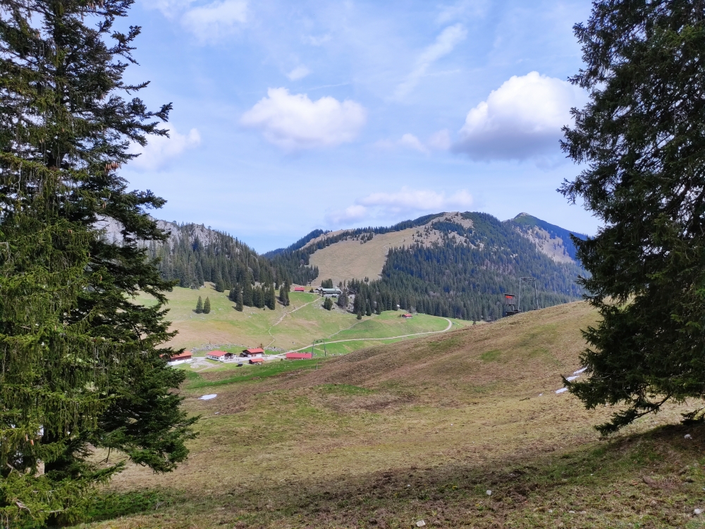 Wanderung Stümpfling: Blick zur Untere Firstalm, Obere Firstalm und Brecherspitz