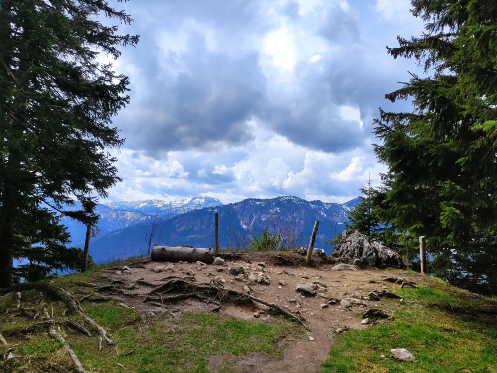 Wanderung Stümpfling: Wanderung Stümpfling: Aussichtspunkt Suttenstein