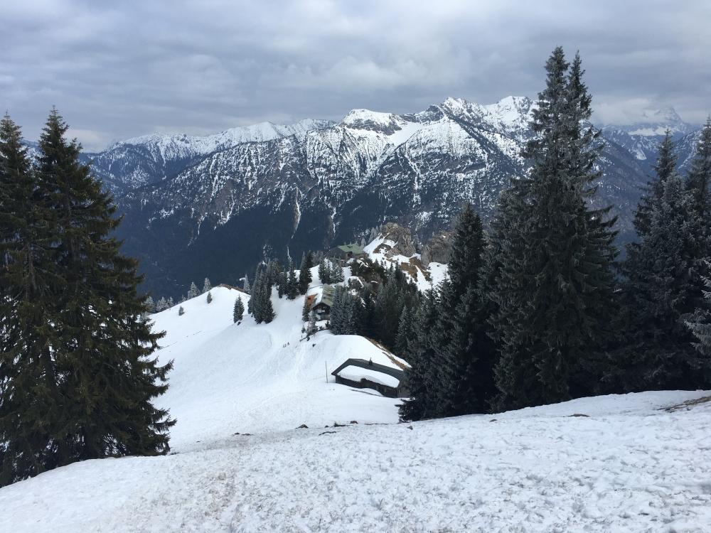 Wanderung Teufelstättkopf von Linderhof: Wanderung Teufelstättkopf von Linderhof: Winterlicher Abstieg zum Pürschlinghaus