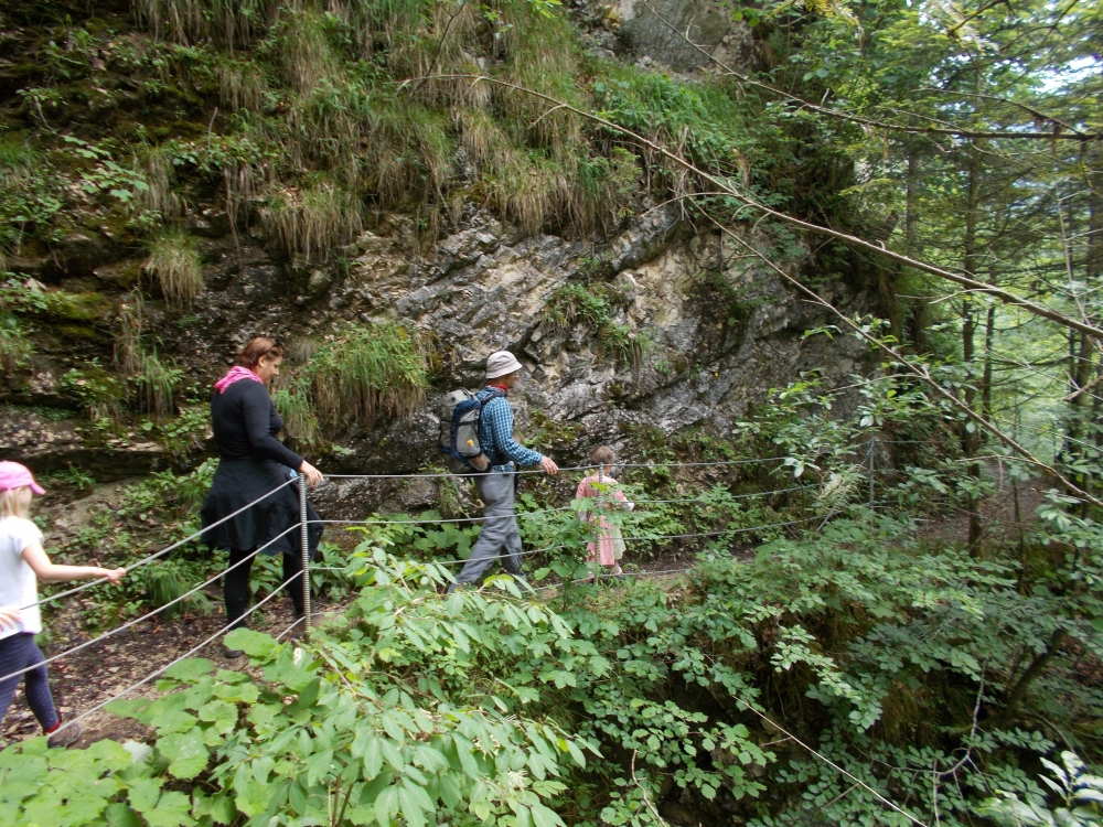 Wanderung Tiefenbachklamm: Gut gesichert durch die Klamm