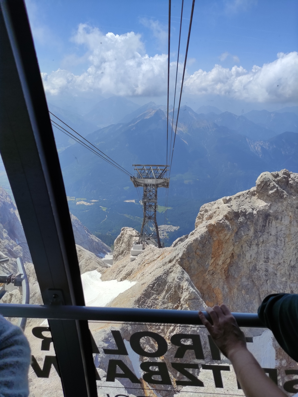 Wanderung Zugspitze über Gatterl: Wanderung Zugspitze über Gatterl: Blick von der Bergstation (Tiroler Zugspitzbahn Bergstation)