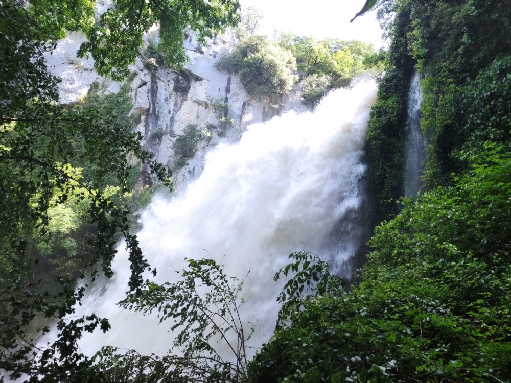Wanderung 6 der 7 Wasserfälle: Wanderung 6 der 7 Wasserfälle: Hochwasser-Wasserfall (Vela Pec)