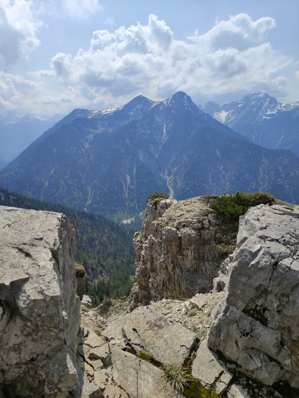 Bike & Hike Vorderer Felderkopf: Blick zum Frieder und Friederspitz