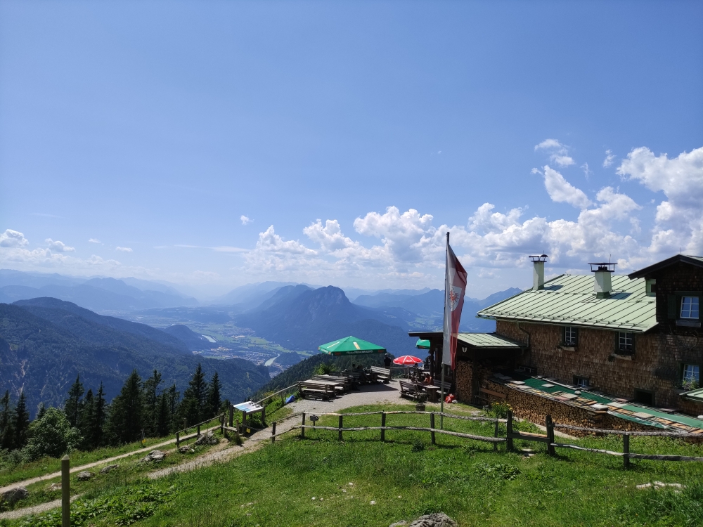Wanderung Petersköpfl über Musikantensteig: Wanderung Petersköpfl über Musikantensteig: Aussichtsloge (Vorderkaiserfeldenhütte)