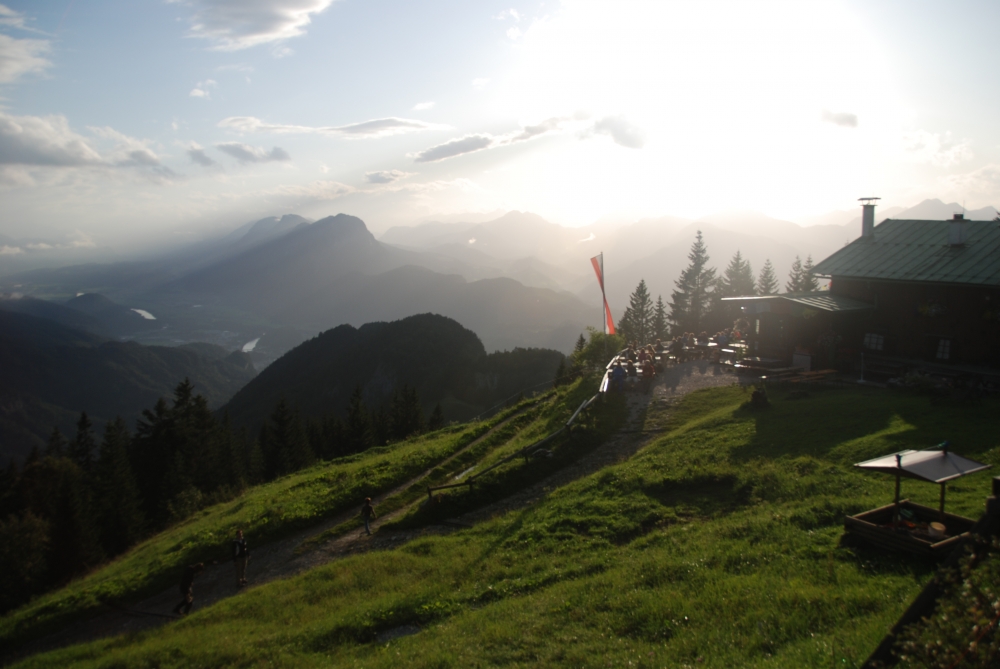 Wanderung Petersköpfl über Musikantensteig: Wanderung Petersköpfl über Musikantensteig: Vorderkaiserfeldenhütte am Morgen