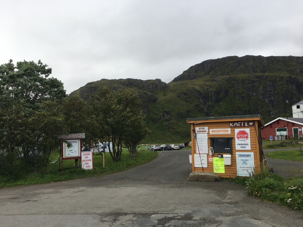 Wanderung Middagstinden: Wanderung Middagstinden: 100 Kronen bzw 10 Euro Parkgebühr mit WC